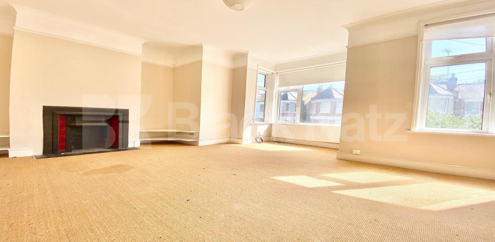 			VIRTUAL TOUR AVAILABLE!, 2 Bedroom, 1 bath, 1 reception Flat			 Barnard Hill, Muswell Hill